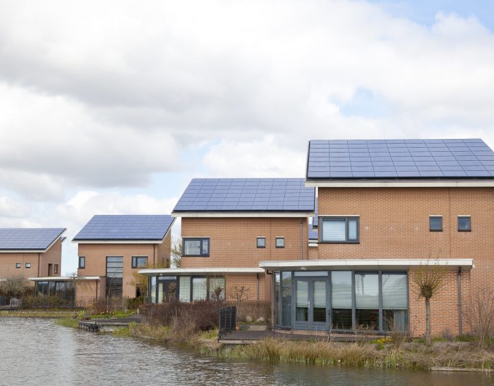 Huis verduurzamen VVE. </br> Kan dat?”>
                                                                                </div>
                    </div>
                    <div class=