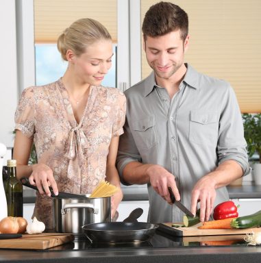 woman-kitchen-man-everyday-life-298926